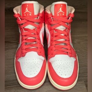 Women’s Air Jordan Mid 1 sz 8 in Strawberries and Cream